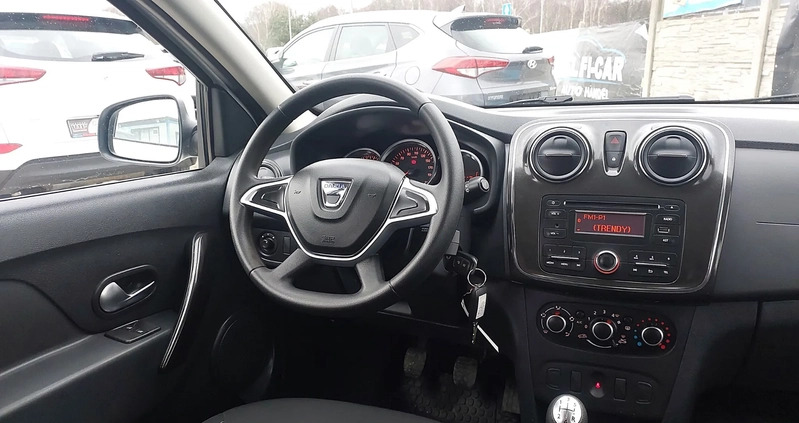 Dacia Sandero cena 29900 przebieg: 135000, rok produkcji 2017 z Lębork małe 232